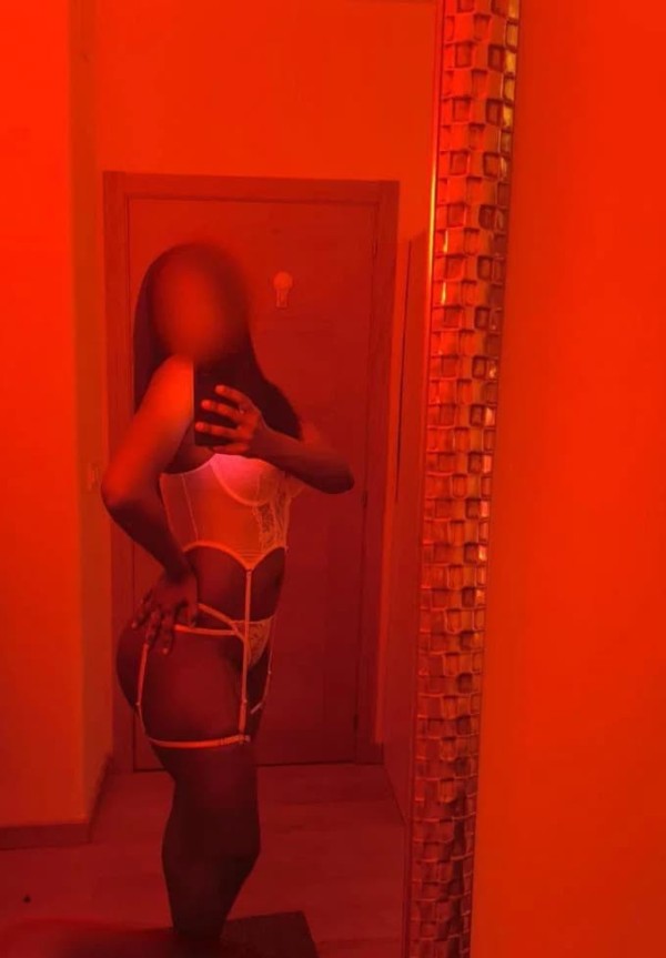 EN PORRIÑO DIOSA DEL SEXO SIN LIMITES EN LA CAMA