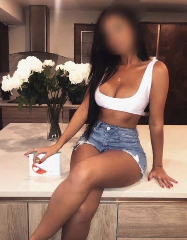 Yarisa dominicana hermosa recién llegada a Torrela