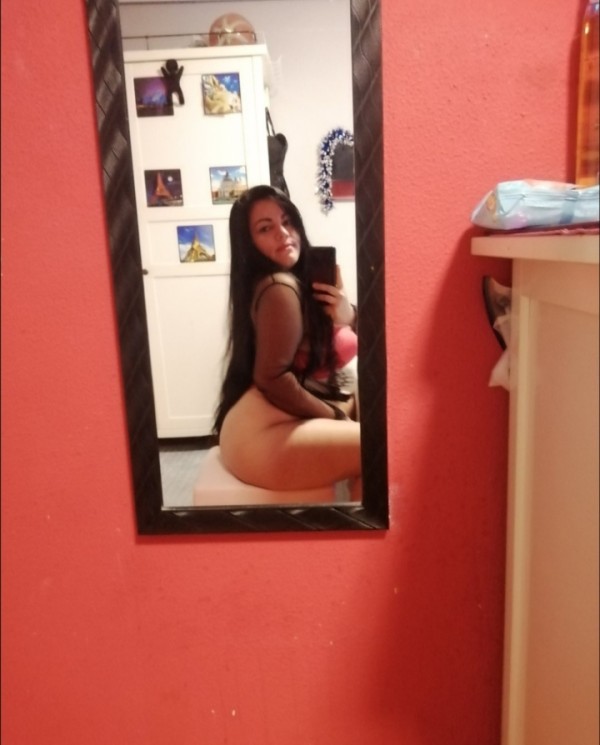 HERMOSA LATINA VOLUPTUOSA FIESTREA