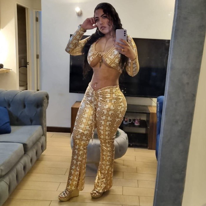SARA MIRADA HIPNOTIZANTE, NALGONA POR NATURALEZA