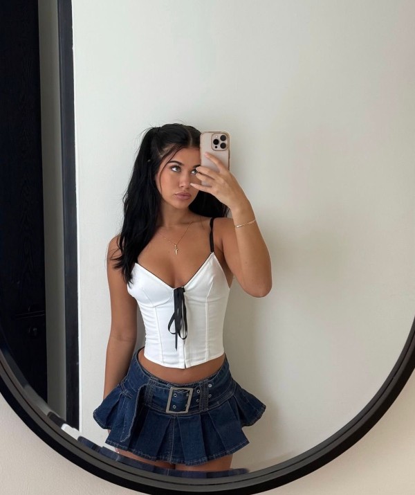 SARA JOVENCITA RECIÉN LLEGADA