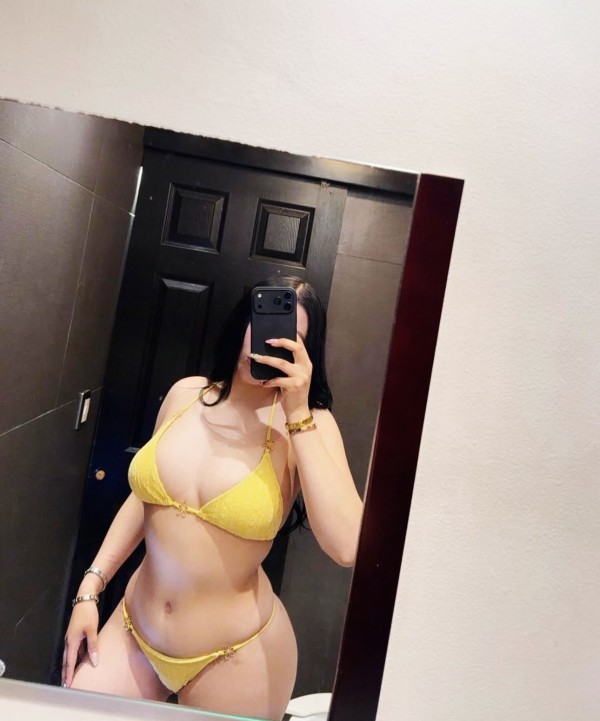 Linda latina juguetona novedad