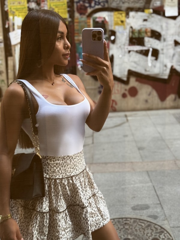 Nicole, chica, PollOna, delgada, morena
