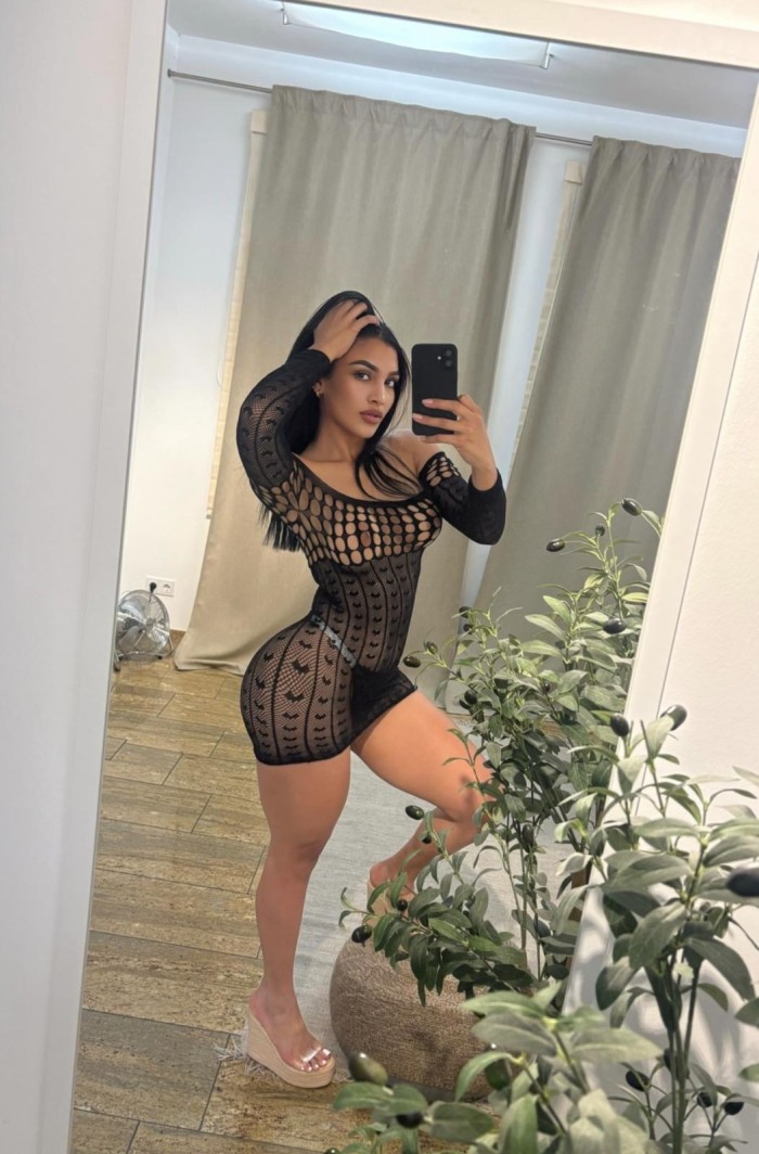 JOVENCITA CACHONDA GUARITA …SALIDAS