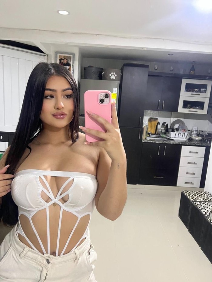 VALERIA JOVENCITA DE 19 AÑOS FIESTERA