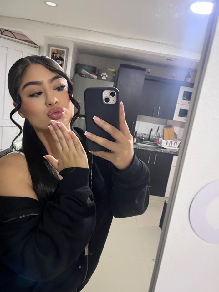 VALERIA JOVENCITA DE 19 AÑOS FIESTERA