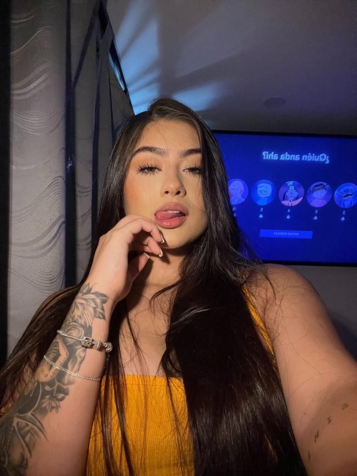 VALERIA JOVENCITA DE 19 AÑOS FIESTERA