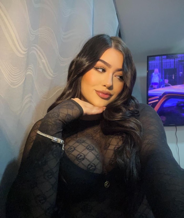 VALERIA JOVENCITA DE 19 AÑOS FIESTERA