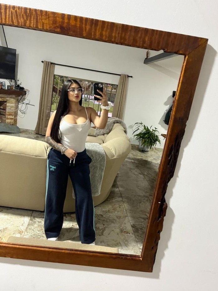 VALERIA JOVENCITA DE 19 AÑOS FIESTERA