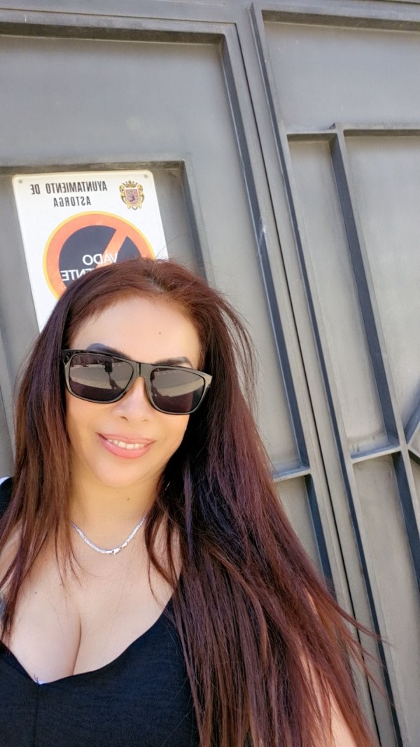 SOY UNA MUJER MUY CARIÑOSA SE COMO TRATARTE NO SALIDAS NO 24 HORAS