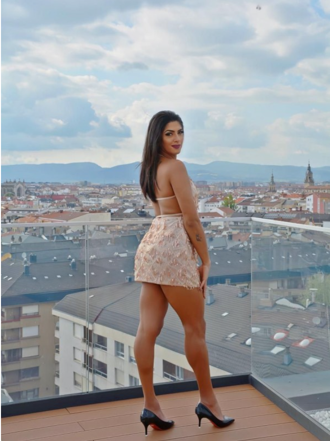 CHICA TRANS VERSATIL LUJURIOSA ANSIOSA DE PLACER