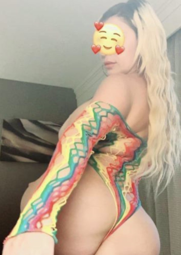 Me encanta el roce en mi coño húmedo y caliente