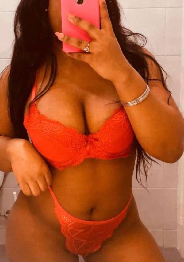 Chica dominicana  Joana Lulú rosa y Sara