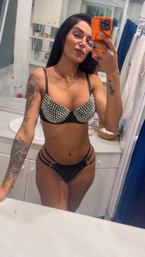 CHICA TRANS DOMINANTE VERSATIL CACHONDA FIESTERA  MUY COMPLETA