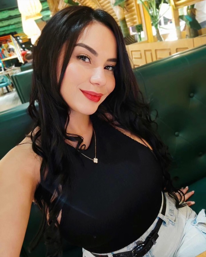 ARDIENTE VENEZOLANA DISPONIBLE 24/7 686624476