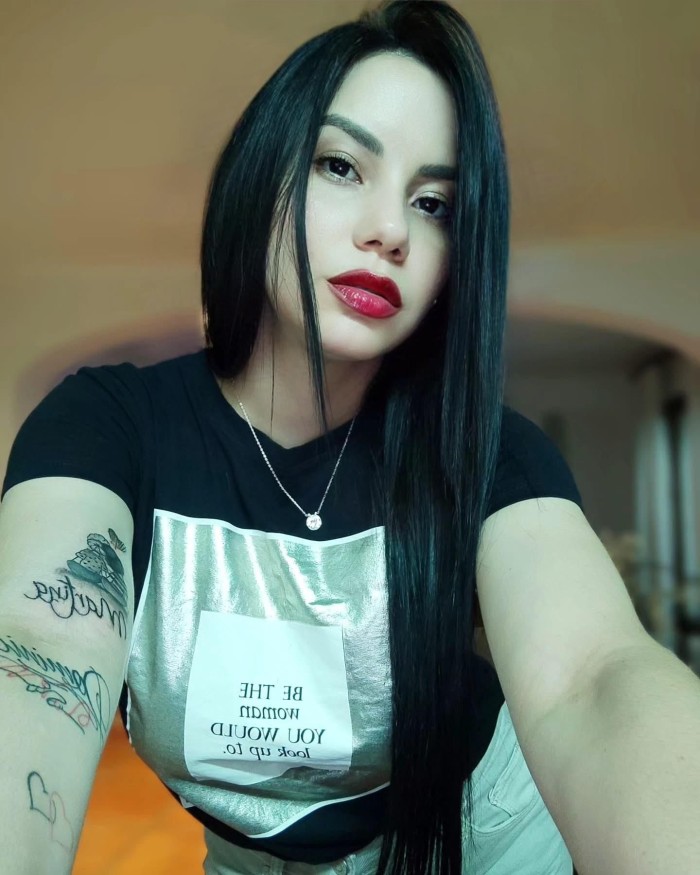 ARDIENTE VENEZOLANA DISPONIBLE 24/7 686624476