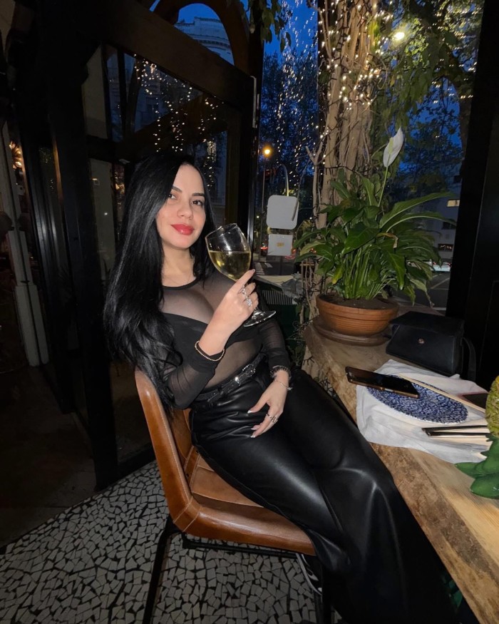 ARDIENTE VENEZOLANA DISPONIBLE 24/7 686624476