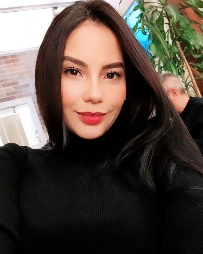 ARDIENTE VENEZOLANA DISPONIBLE 24/7 686624476