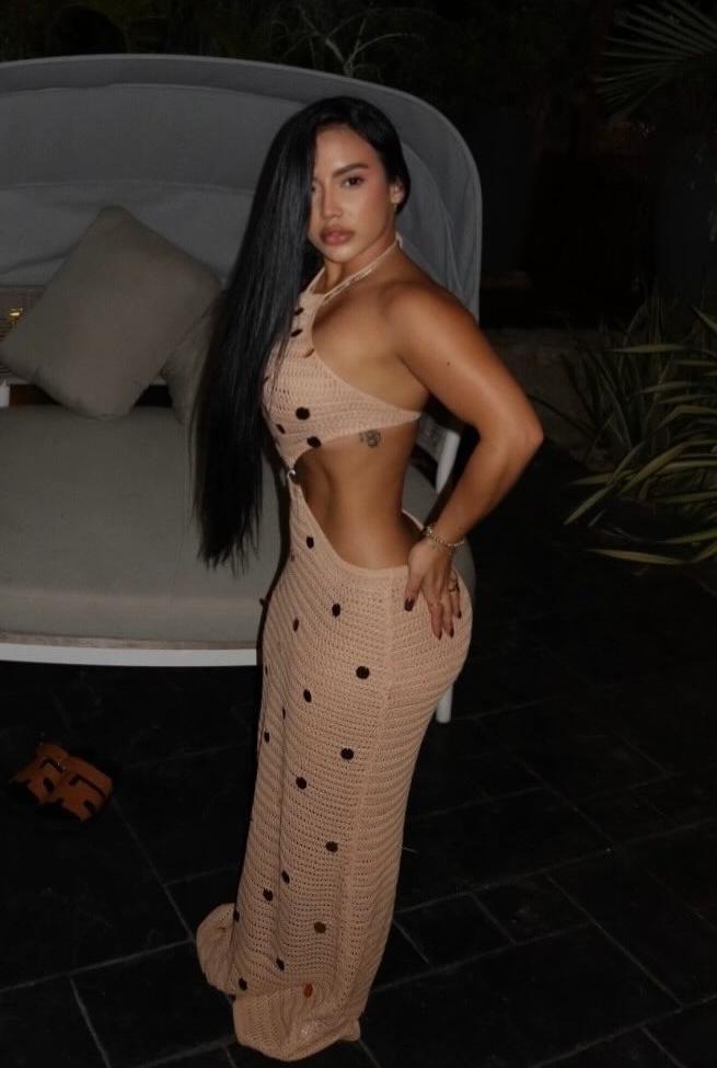 EXOTICA DELICIOSA IMPLICADA DESEOSA DE PLACER