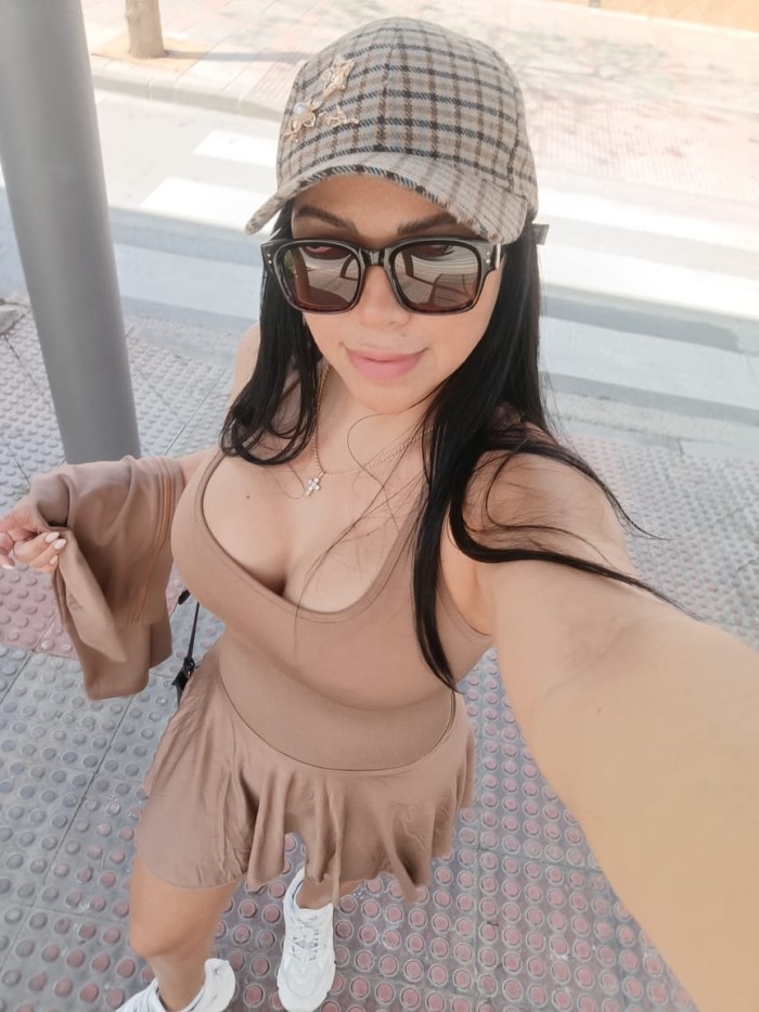 EXOTICA DELICIOSA IMPLICADA DESEOSA DE PLACER