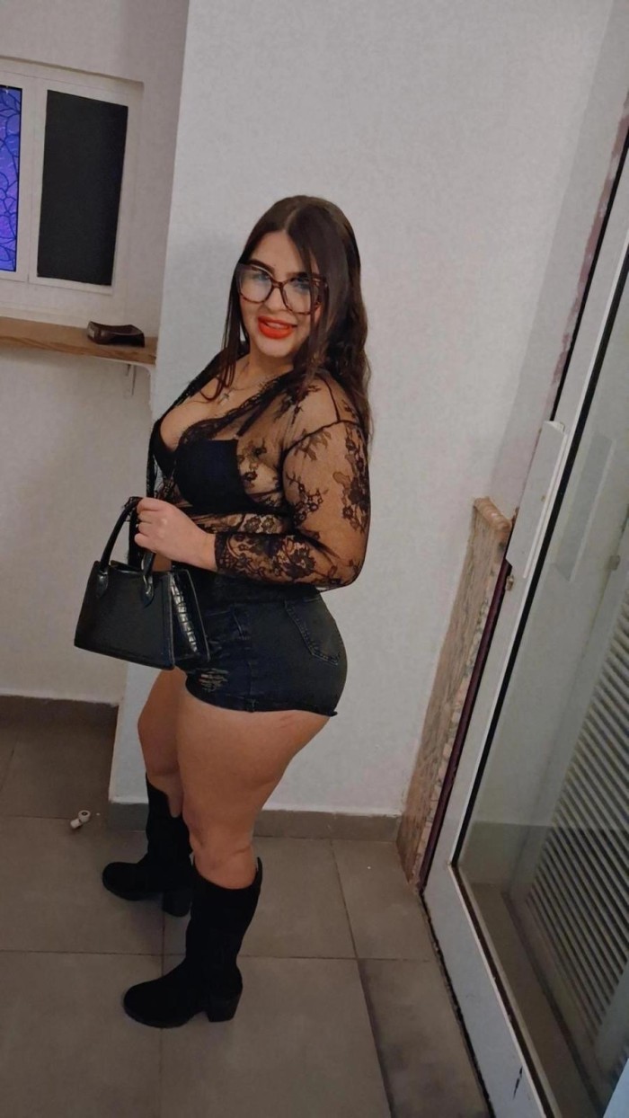 VARIAS AMIGAS EN CALA DE N BOSCH
