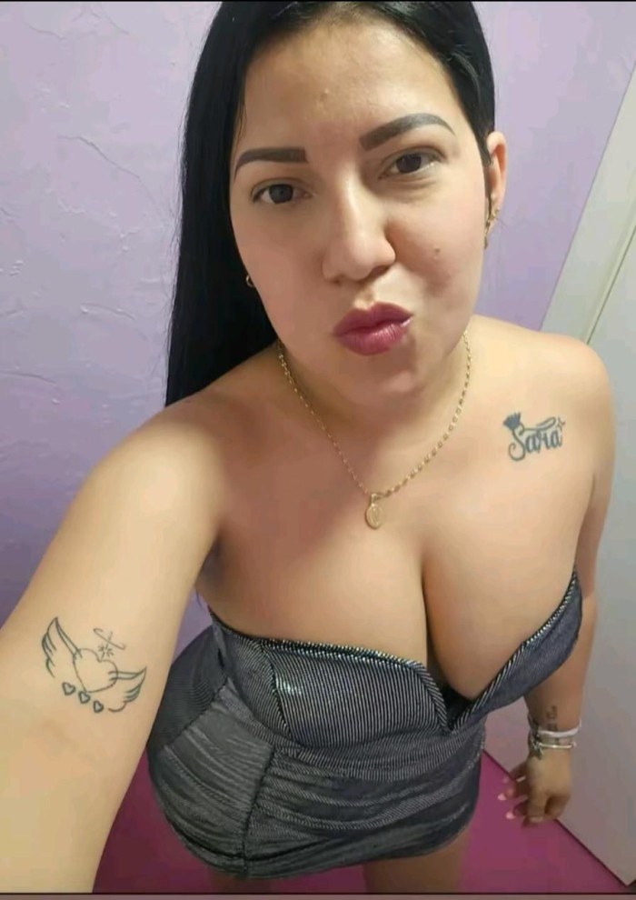 VARIAS AMIGAS EN CALA DE N BOSCH