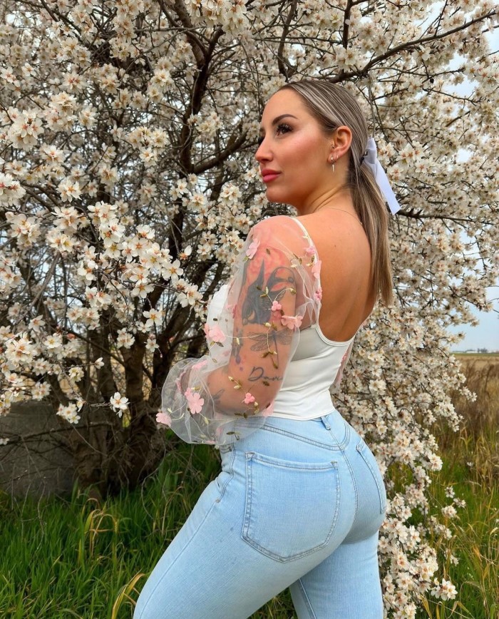 SABRINA  JOVENCITA BELLÍSIMA Y COMPLACIENTE
