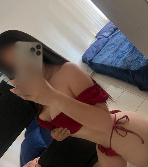JOVENCÍSIMA COLOMBIANA EXPLOSIVA Y JUGUETONA