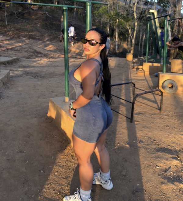 Jovencita tierna muy amorosa y linda el sexo es mi pasión