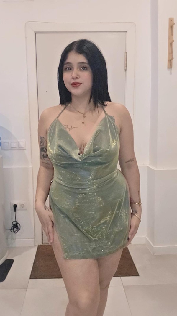 Explosiva Sara encanto de mujer