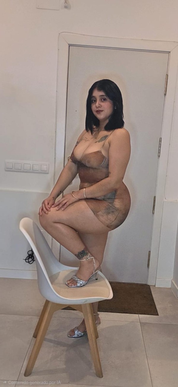 Explosiva Sara encanto de mujer