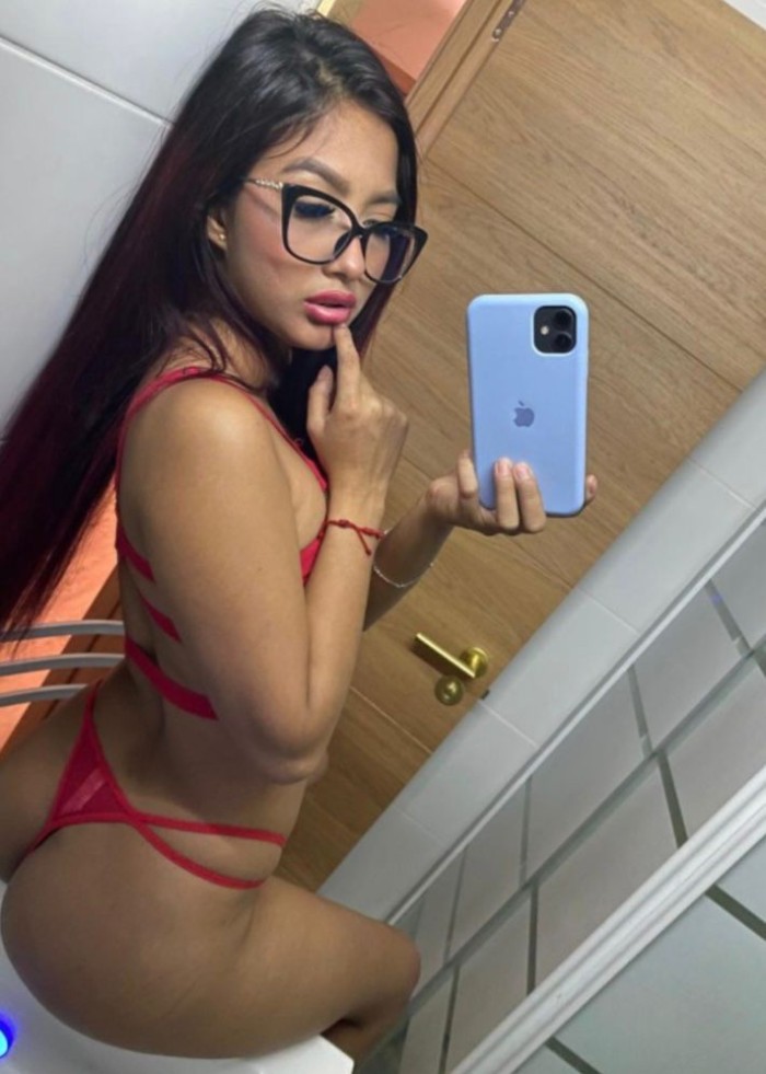 Hermosa pelirroja exótica , Fiestera
