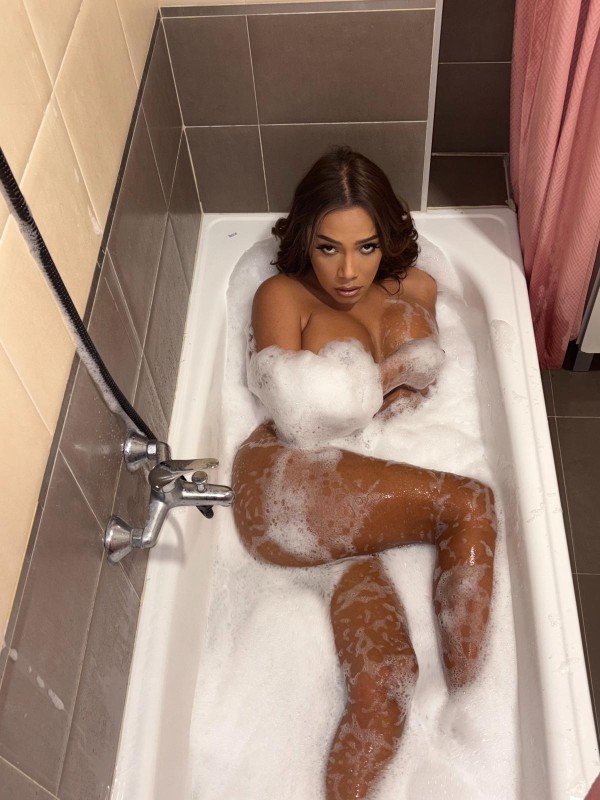 BELLA MORENA SEXY PERVERSA TRANS DE CURVAS ARDIENTES NOVEDAD