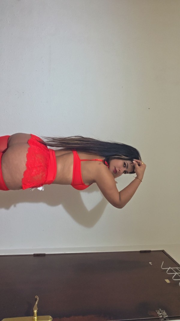 Cata tu chica fiestera