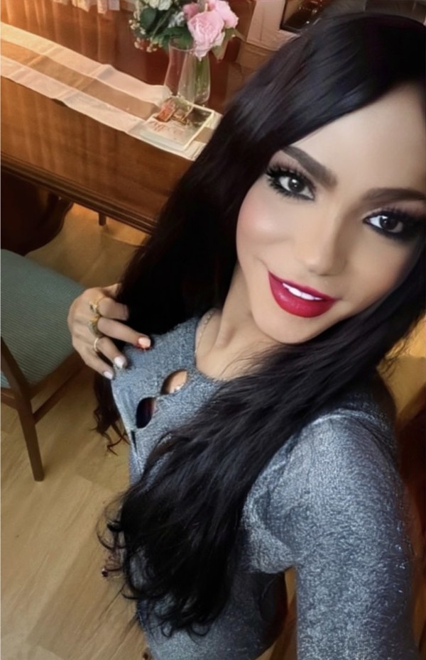 chica trans femenina versátil  disponibles  en Manresa