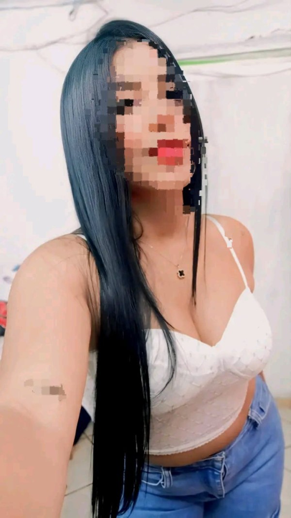 Linda morena primera  en  Ponferrada muy cachonda