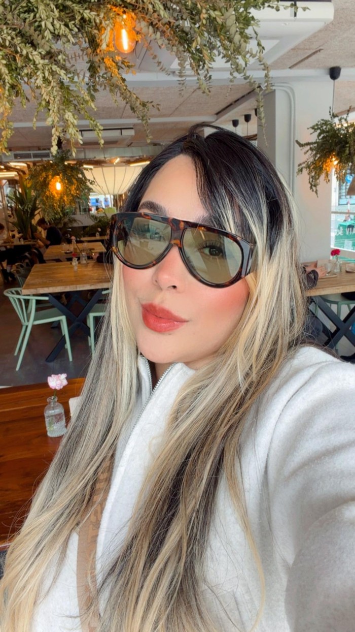 CALIENTE LATINA SEXY Y DIVERTIDA … VIA JULIA