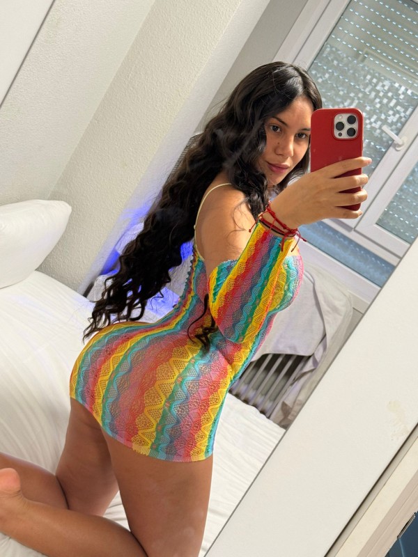 ÁNGELA HERMOSA LATINA