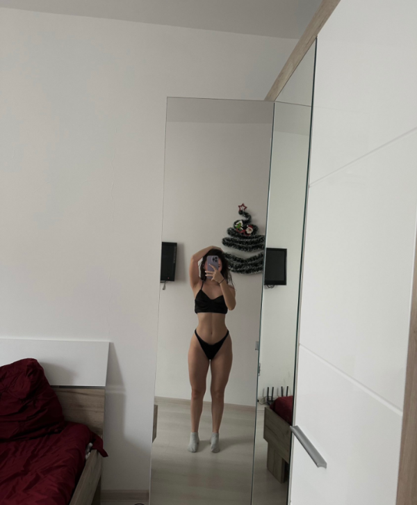 Eva , Española , 21 años , fotos reales