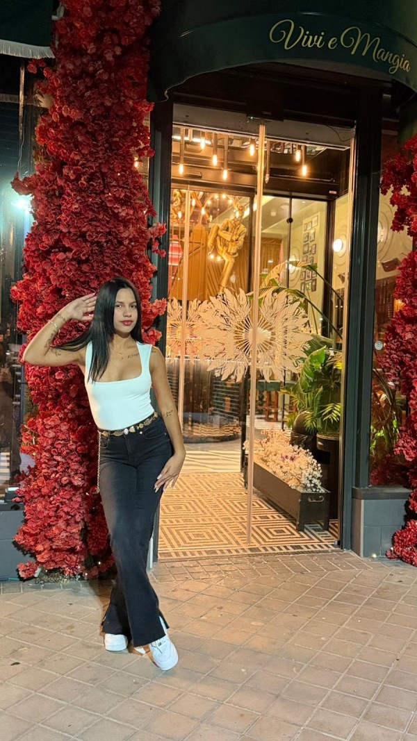 SOFIA JOVENCITA GUAPÍSIMA Y SERVICIAL