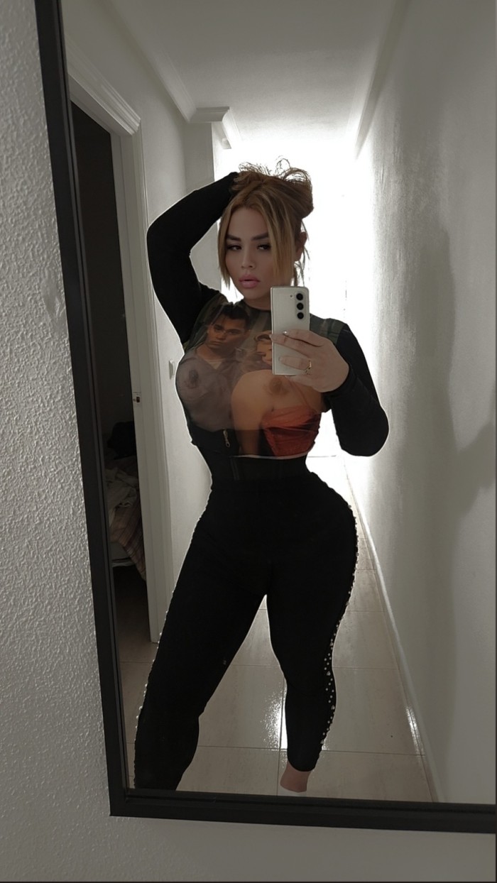 RUBIA GUAPA EN LLEIDA PLAZA EUROPA TB VIDEOLLAMADA