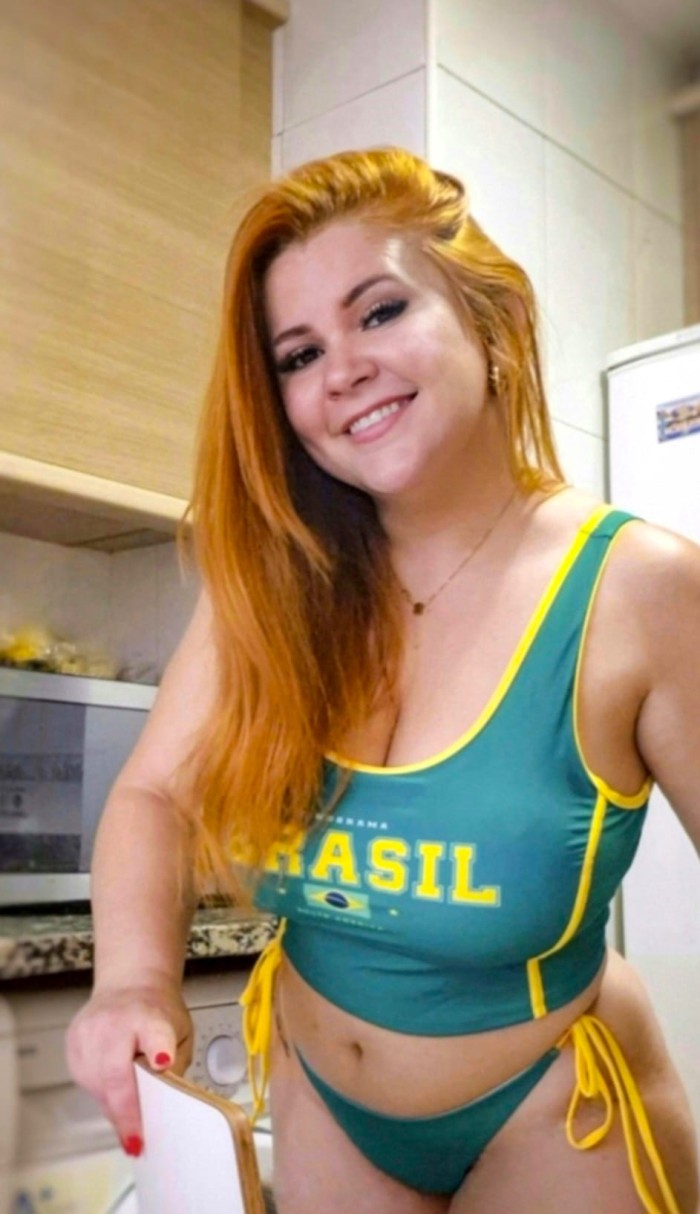 Laura brasileña jovencita juguetona completa EN MANRESA.. COPA GRATIS
