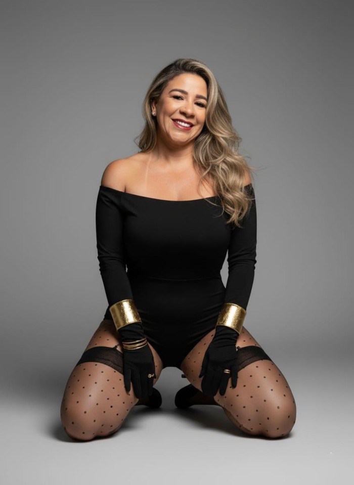 Carla brasileña completa cariñosa viciosa 24H FIESTERA EN MANRESA