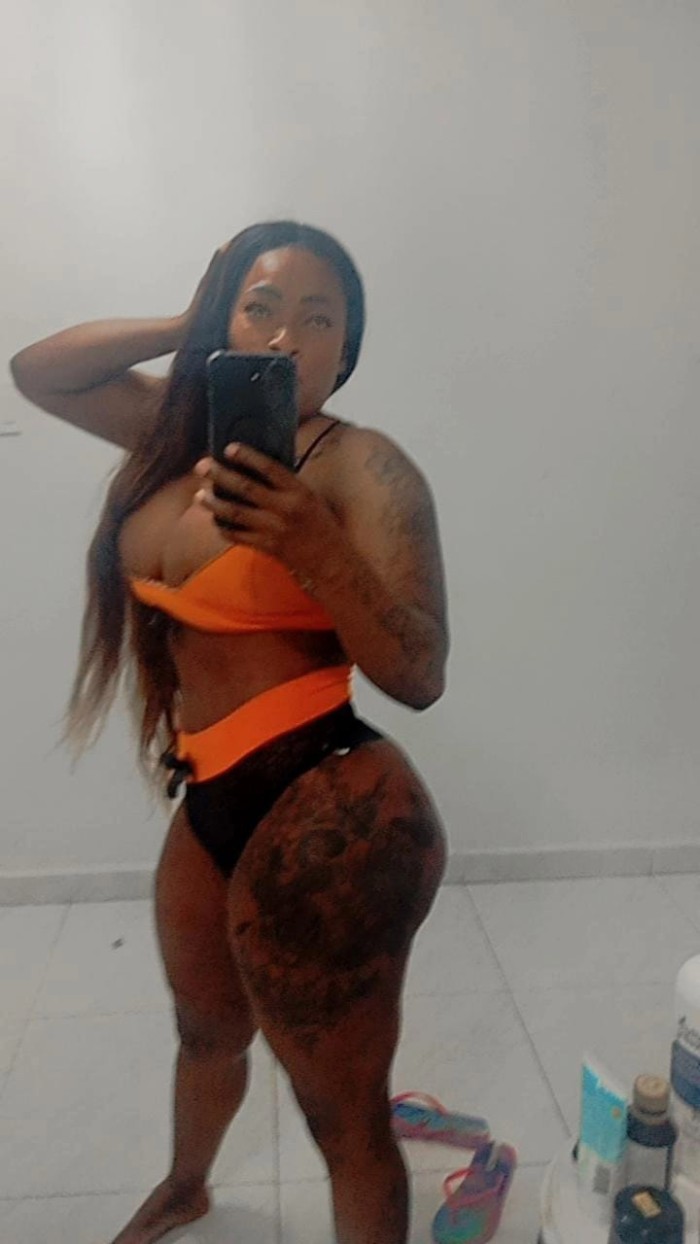 SANDRA NEGRITA CALIENTE TETONA CHUPONA VICIOSA EN MANRESA