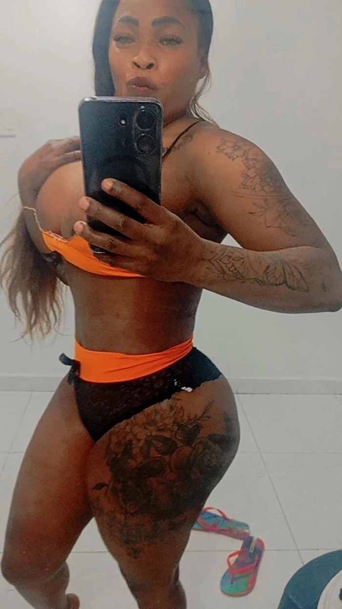 SANDRA NEGRITA CALIENTE TETONA CHUPONA VICIOSA EN MANRESA