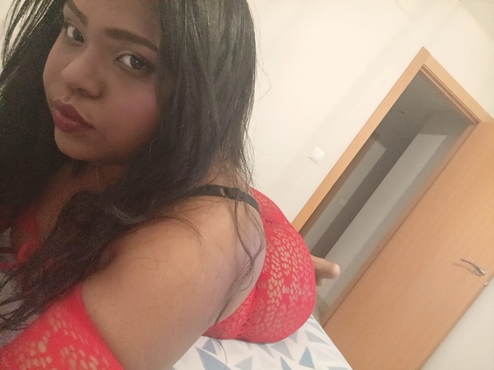 Morena   ardiente  fiestera