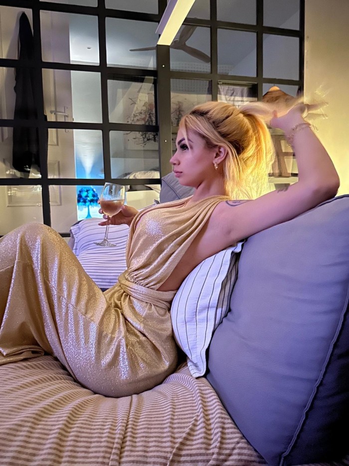 RUBIA ENCANTADORA