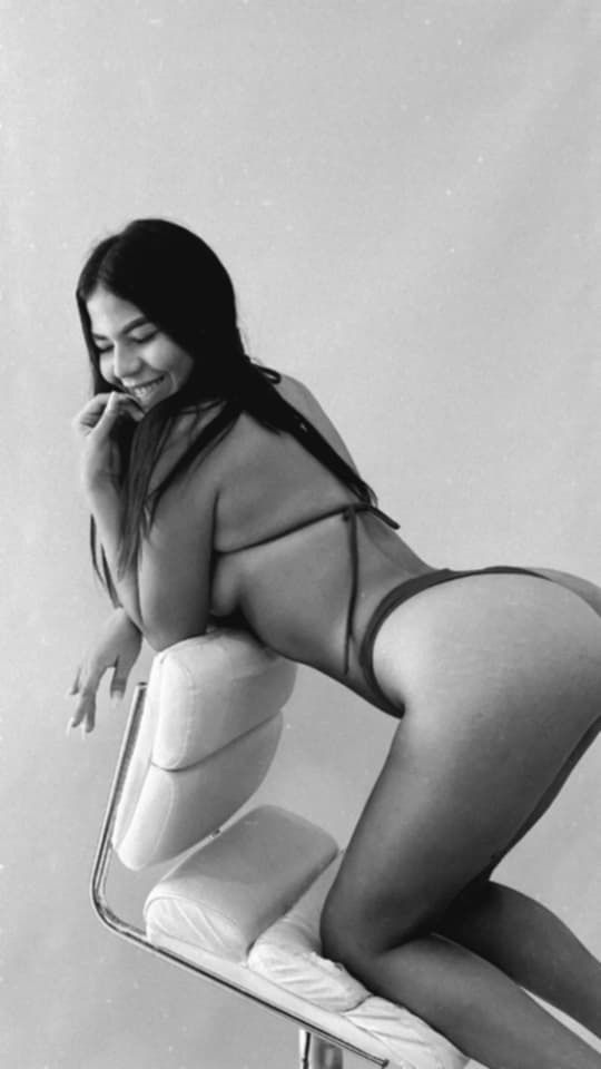 LATINAS COMPLACIENTES ESPERANDOTE. ¡RICAS CURVAS!