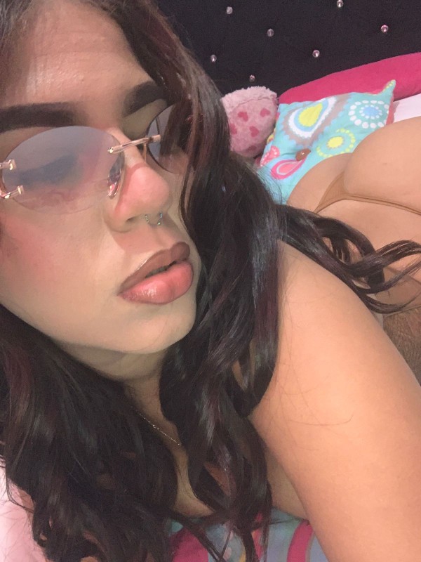 LATINAS COMPLACIENTES ESPERANDOTE. ¡RICAS CURVAS!
