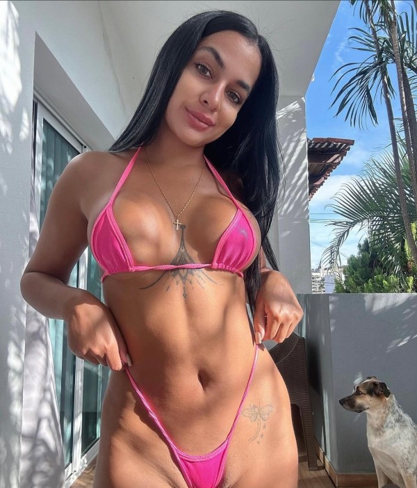 Latina complaciente